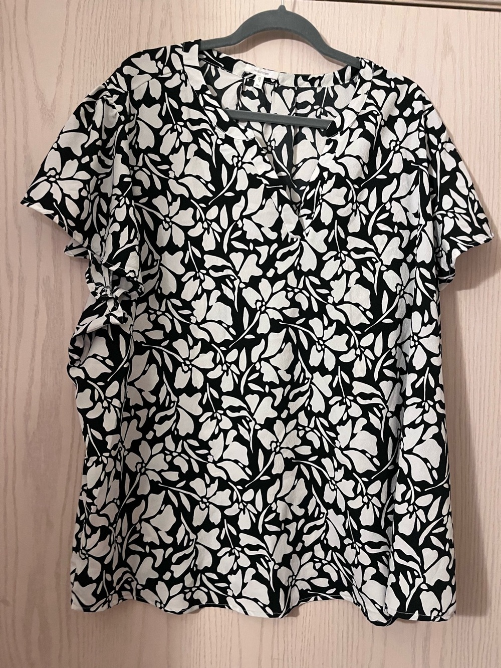 Maurices Black & White Floral V-Neck Flutter Sleeve Top